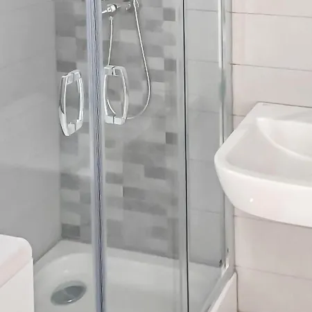 2 Bedroom Gorgeous In Poland